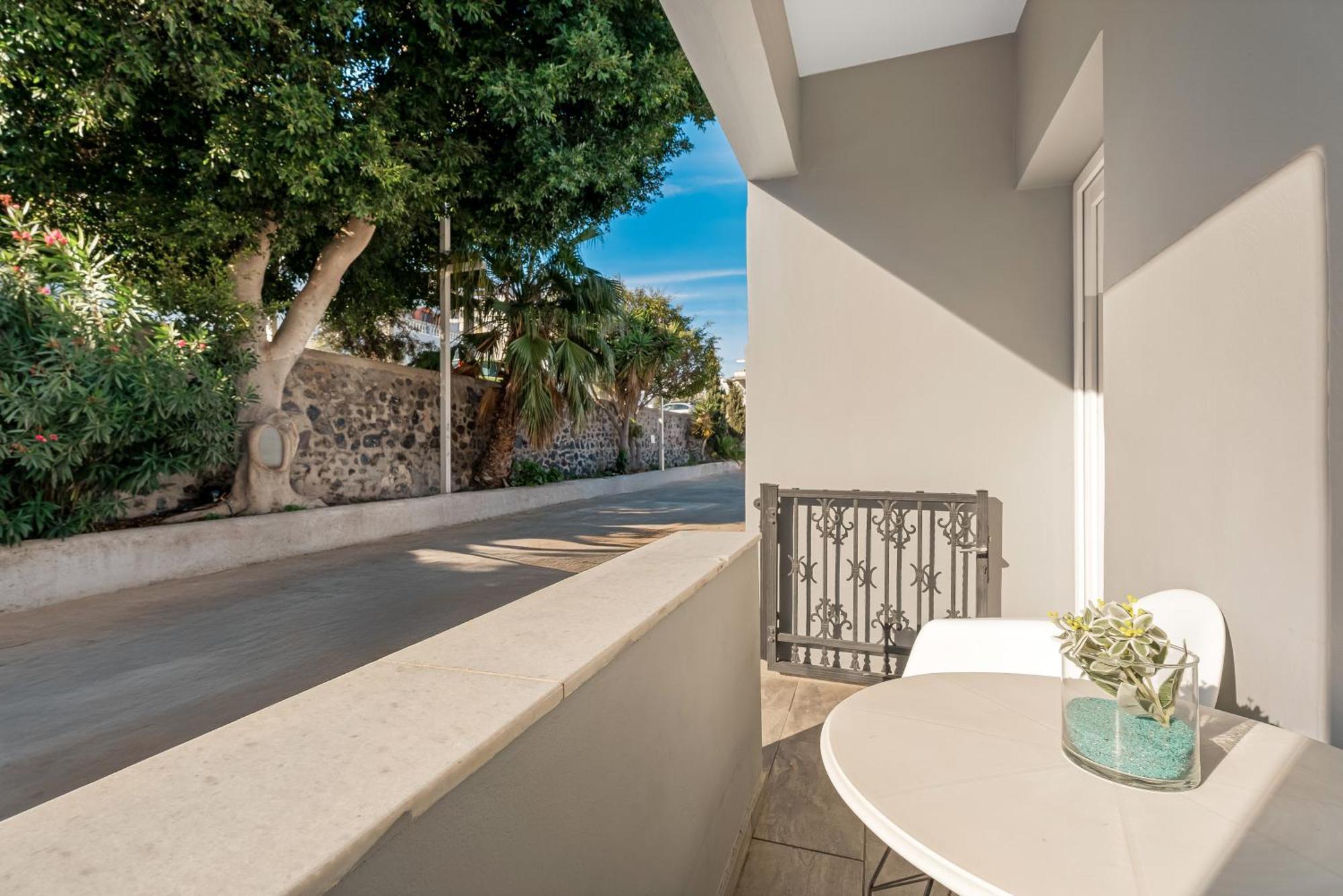Oasis Suites Fira Exteriér fotografie