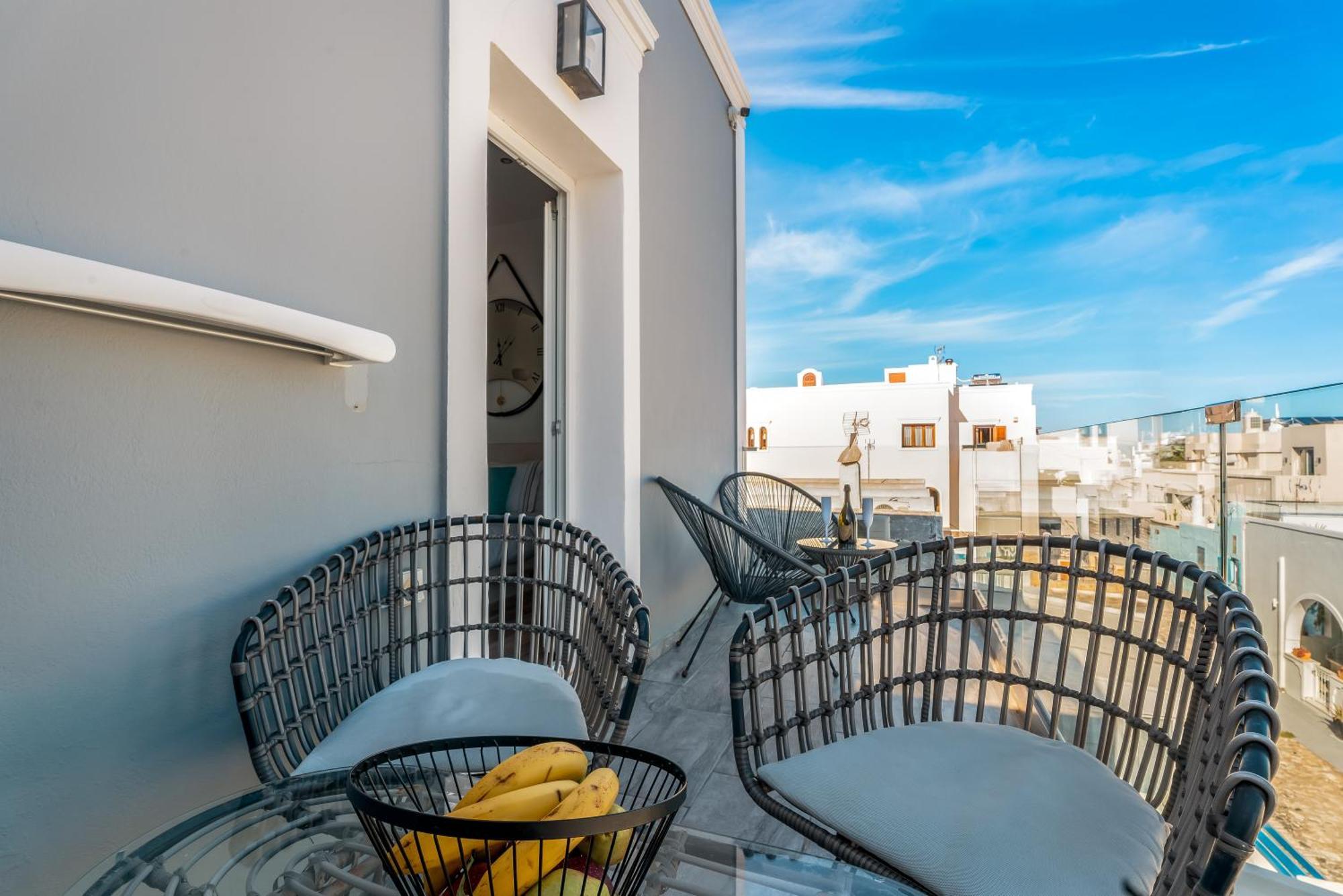 Oasis Suites Fira Exteriér fotografie